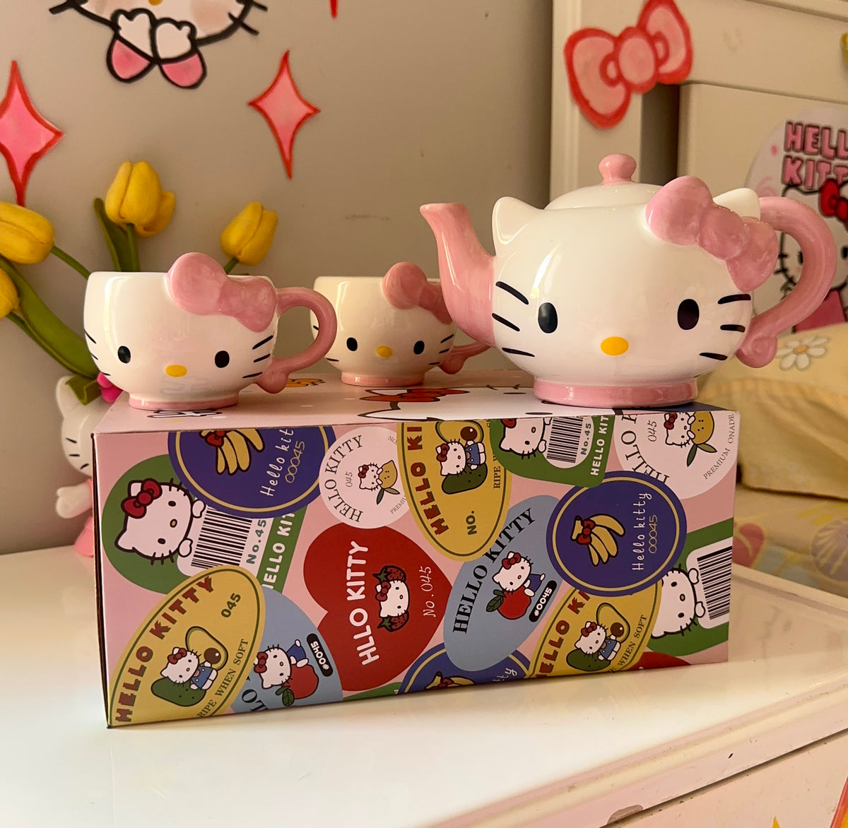 Hello Kitty Tea Set
